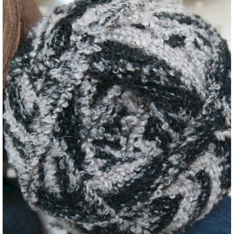 Супер фантазийная. Цвет 714-Черно-серый. 1х360 г Супер фантазийная. Цвет 714-Черно-серый. 1х360 г